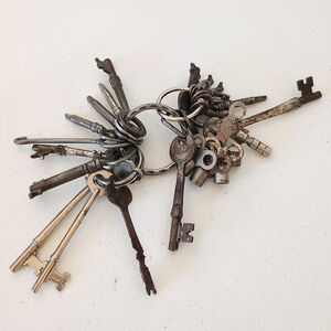 Vintage Antique 24ct Skeleton Clock Sewing Machine Keys Etc Penn Miller Taylor